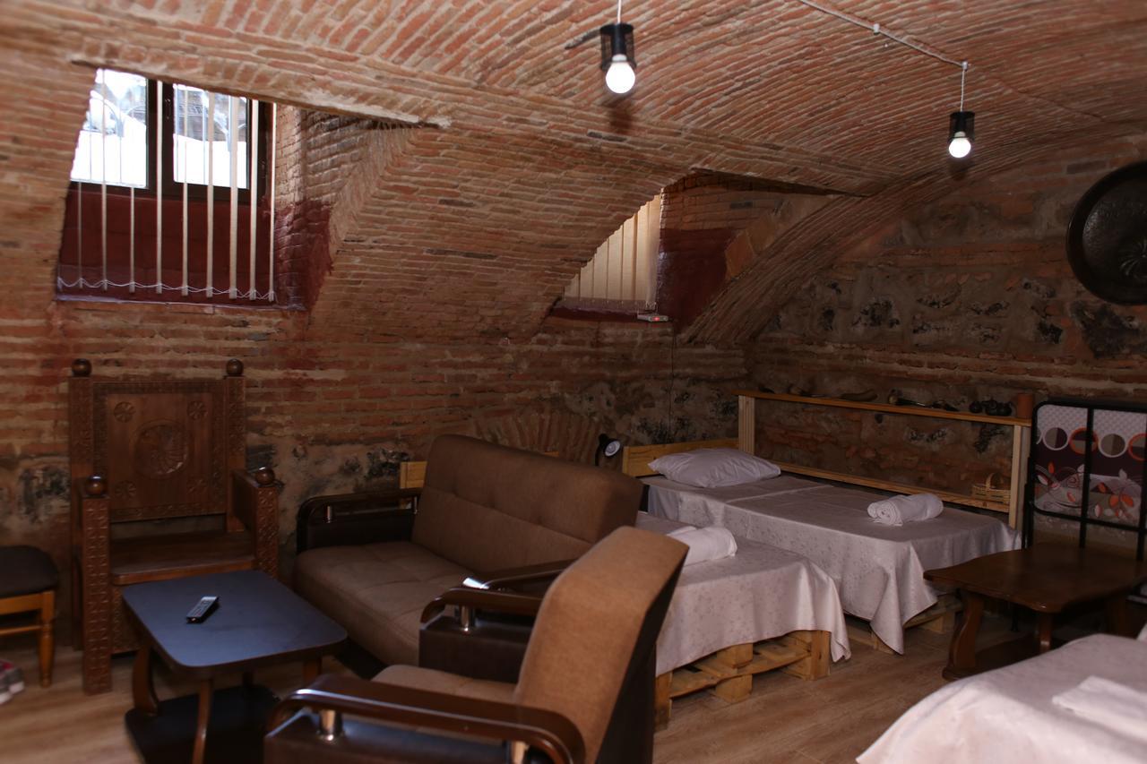 Guest House Kakabadzeebi 9 Tbilisi Exterior photo